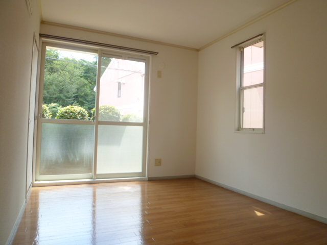 Living and room. Same property, Is another of the room.