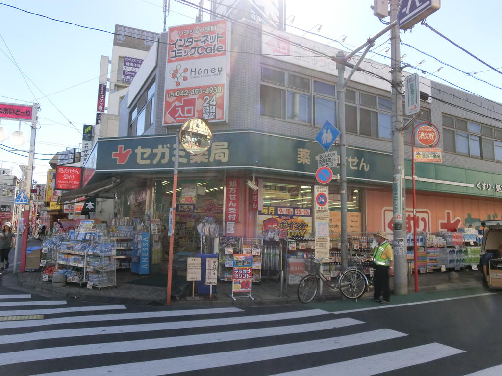 Dorakkusutoa. Segami 460m until the pharmacy (drugstore)