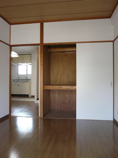 Receipt. Left Western-style Receipt