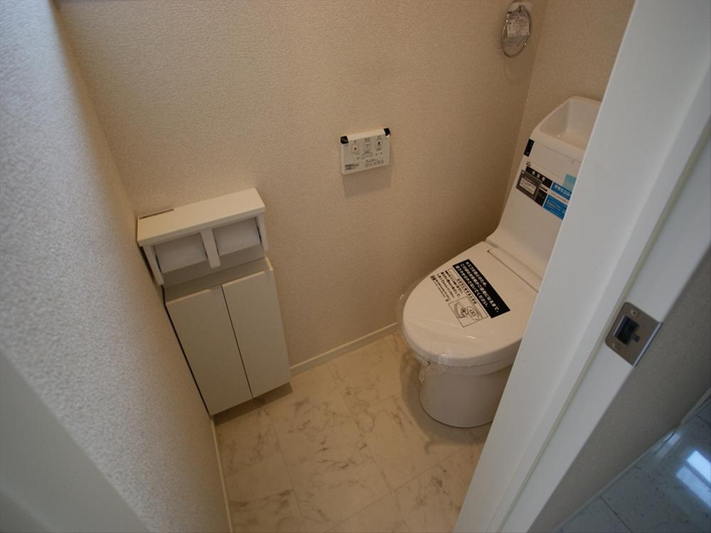 Toilet. <9 Building Toilet>