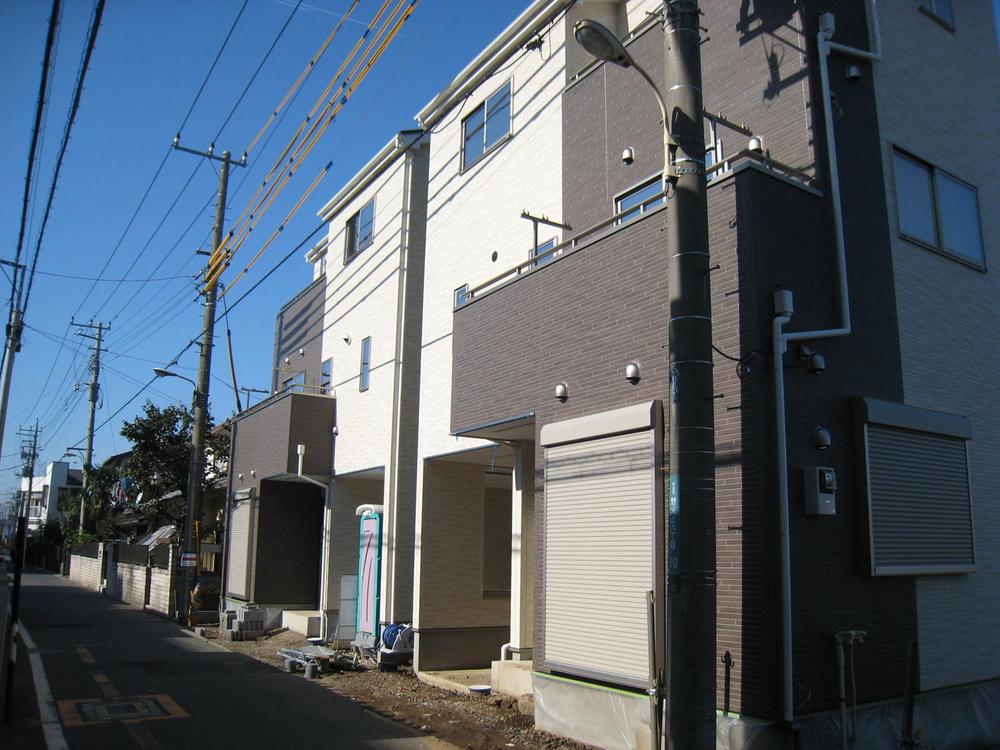 Local photos, including front road. Local site (October 28, 2013) Shooting