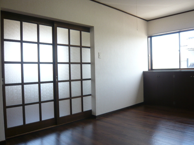 Living and room. It is a photograph of another room of the same properties