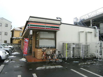 Convenience store. 605m to Seven-Eleven (convenience store)
