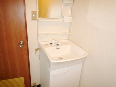 Washroom. Independent wash basin