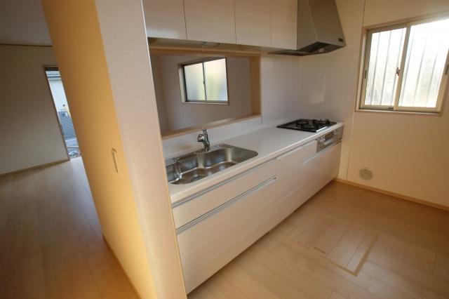 Kitchen. Face-to-face kitchen the conversation is lively