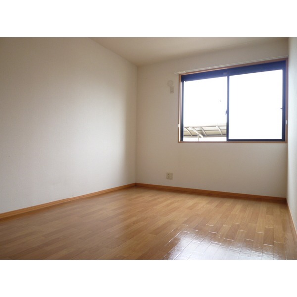 Other room space. The entrance side Western-style