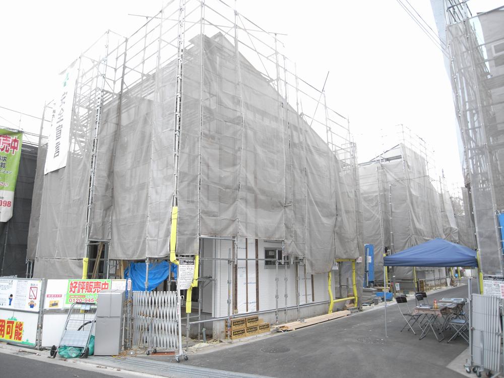 Local photos, including front road. Local (12 May 2013) Shooting