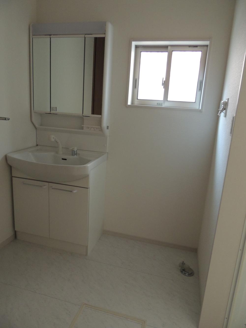 Wash basin, toilet. Interior