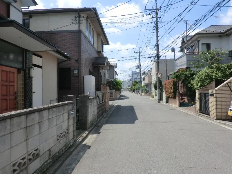 Local photos, including front road. Local (12 May 2013) Shooting About 6m public road, It is spacious residential area