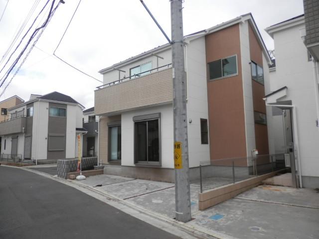 Local appearance photo. Local (10 May 2013) Shooting