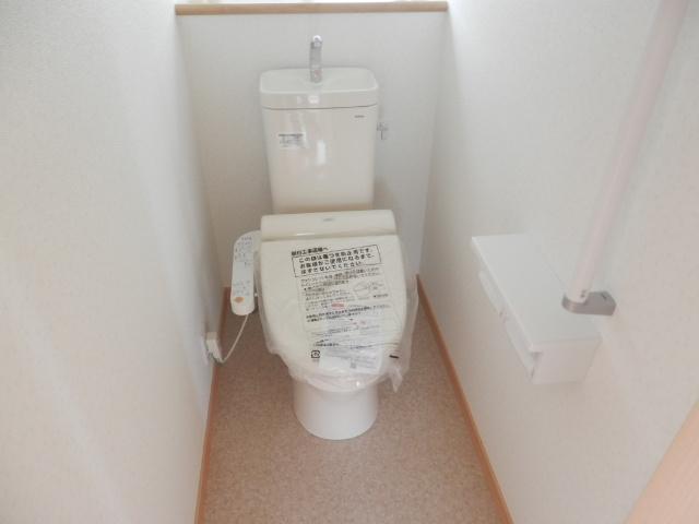 Toilet. Indoor (10 May 2013) Shooting