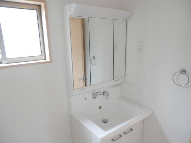 Wash basin, toilet. Indoor (10 May 2013) Shooting