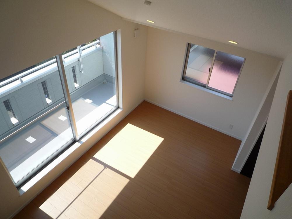 Living. High ceilings and open (A Building)