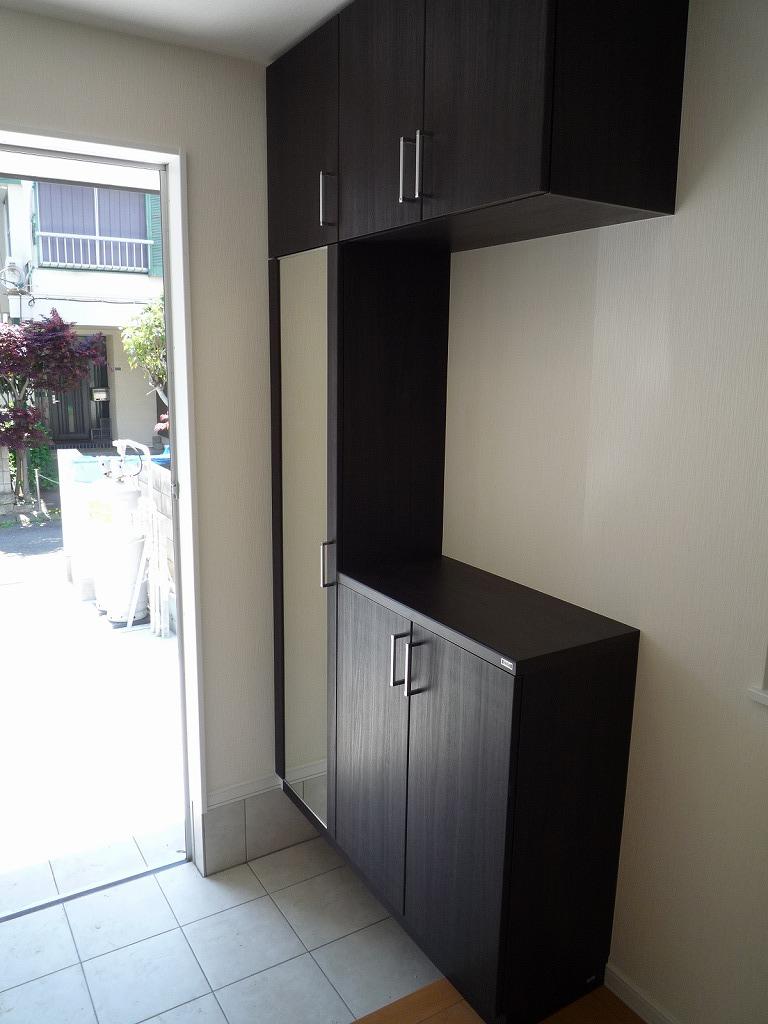 Entrance. Anytime entrance with storage, which is welcoming the family (A Building)