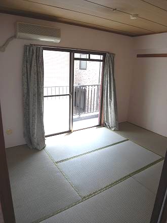 Living and room. Japanese-style room There is air conditioning!