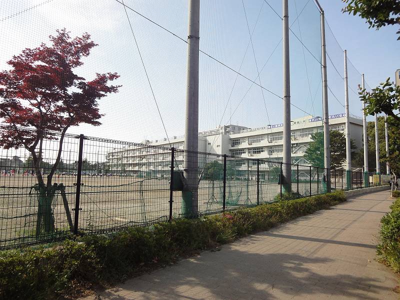 Junior high school. 1500m to Niiza second junior high school (junior high school)