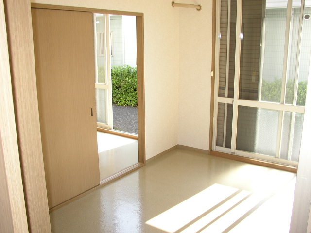 Living and room. Same property, Is another of the room.