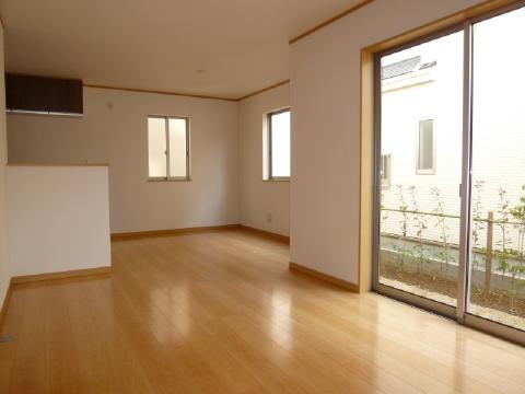 Same specifications photos (living)