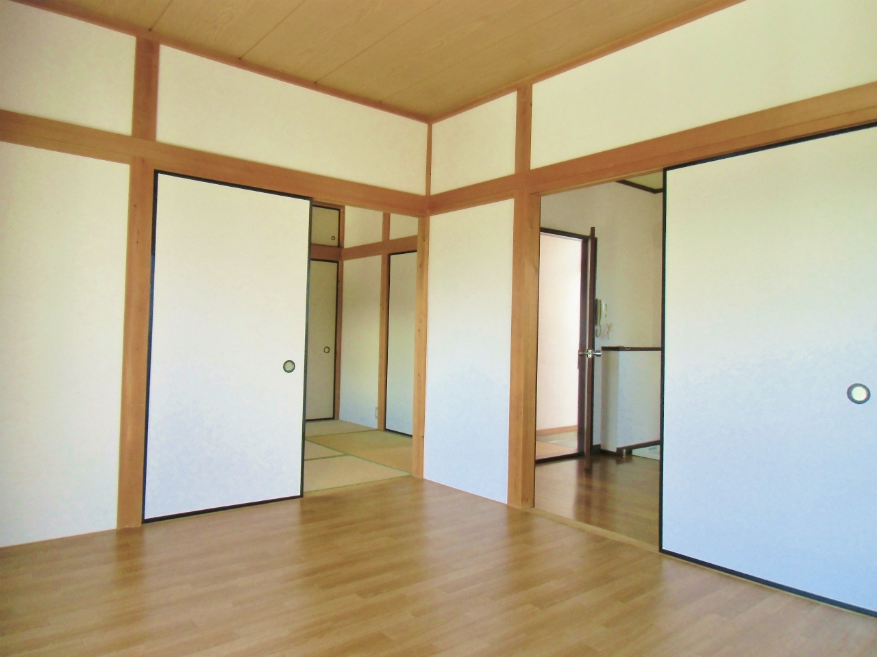 Living and room. Per day is a good Western-style