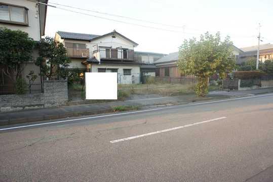 Local photos, including front road. Frontal road