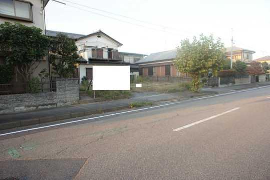 Local land photo. Frontal road