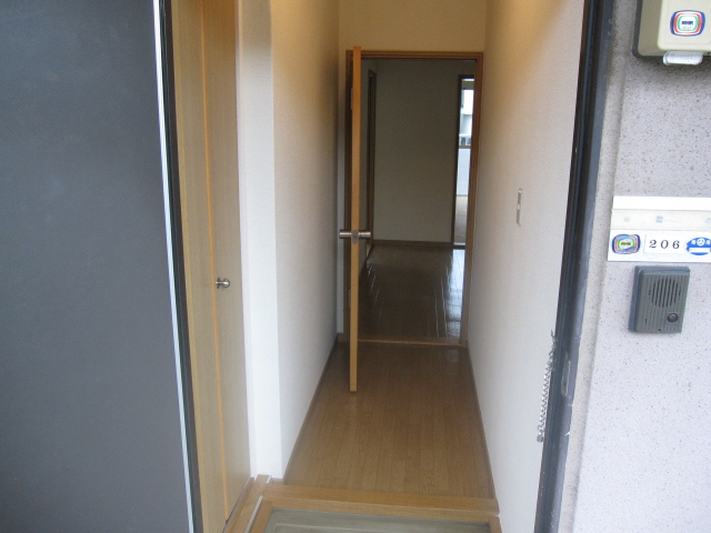 Entrance. Equipped cupboard