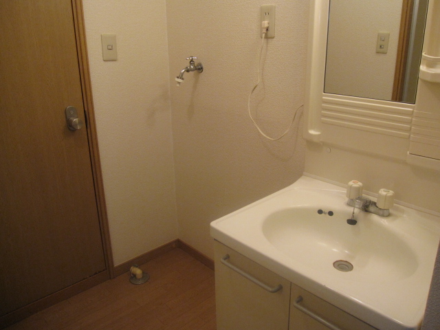 Washroom. There are plenty of undressing space