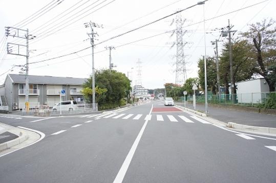Local photos, including front road. Frontal road