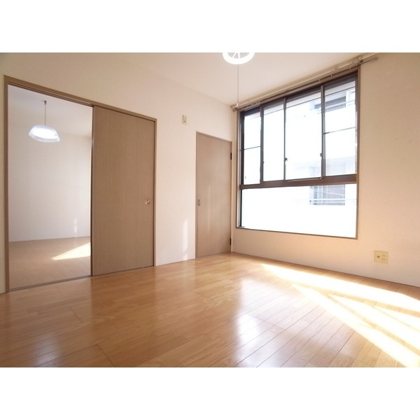 Other room space. Western-style 6 Pledge