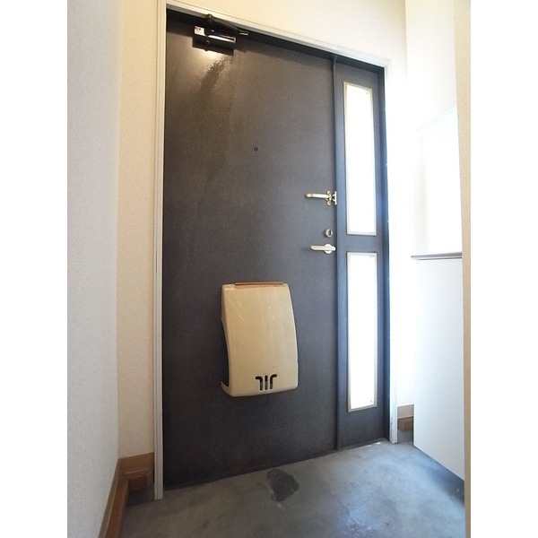 Entrance. There cupboard