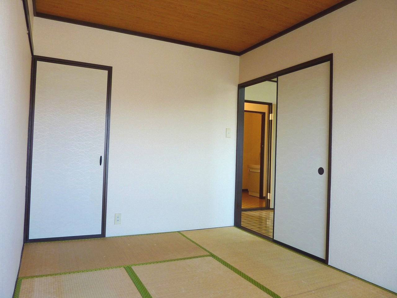Other room space. I Japanese-style room is still calm