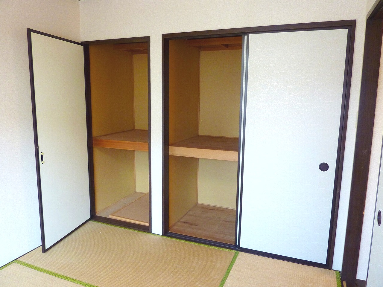 Receipt. It will be Japanese-style room of the closet. There are storage capacity because there is a depth.