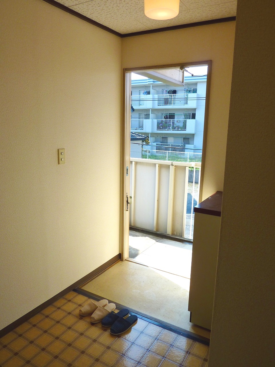 Entrance. It is the entrance with a shoebox