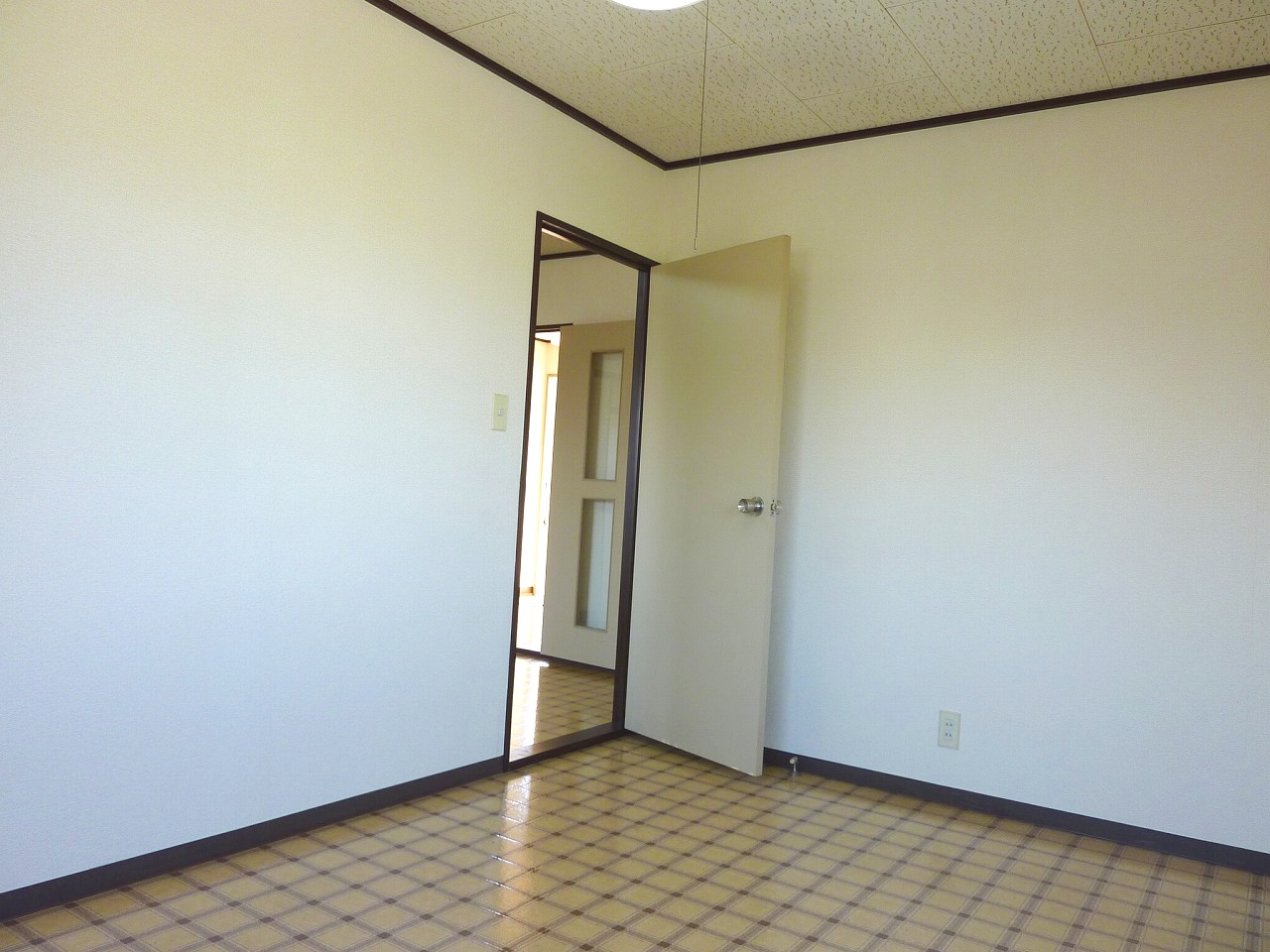 Living and room. Per day is a good Western-style