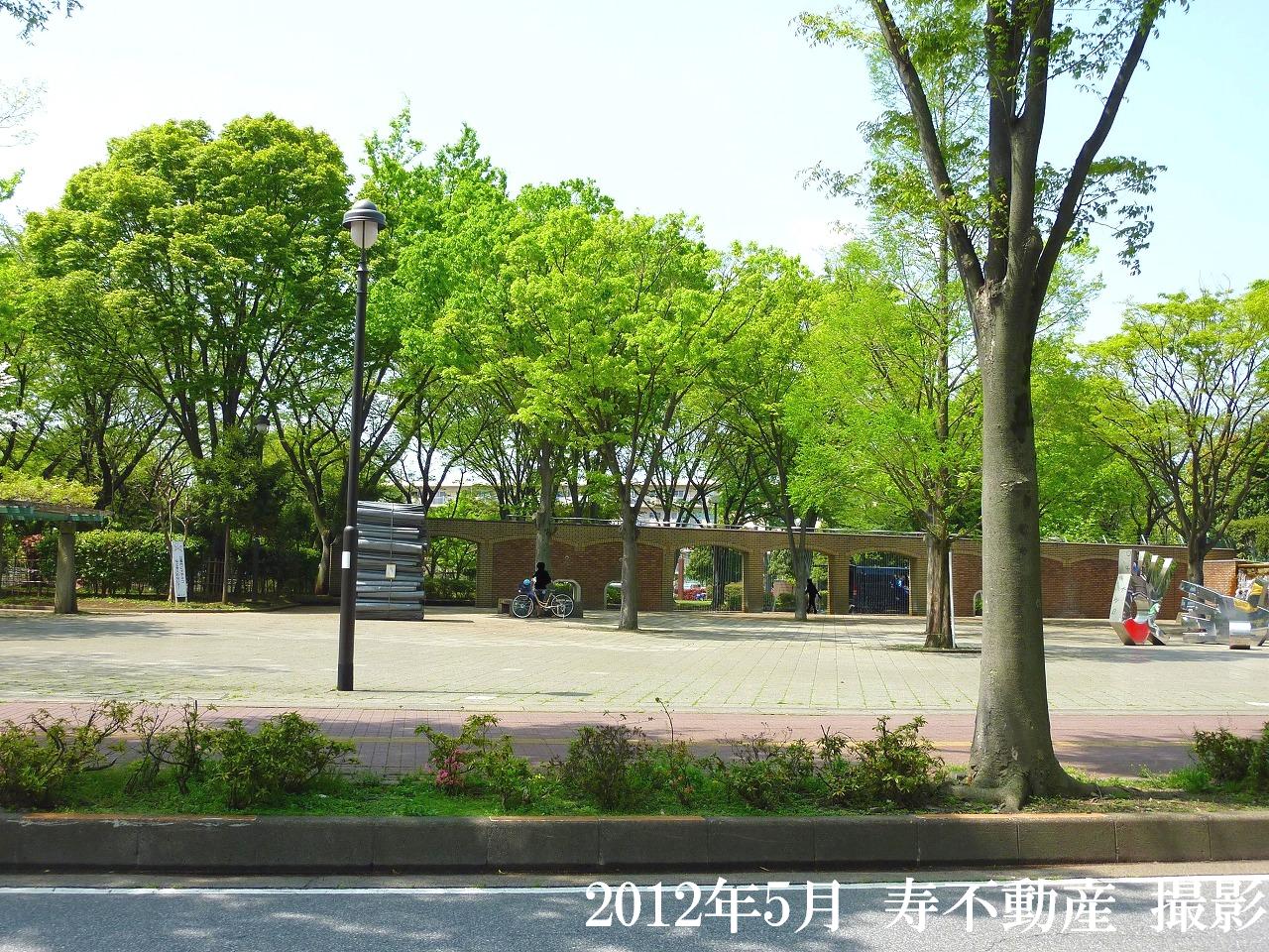 park. 211m to the station Nishiguchi Park (park)