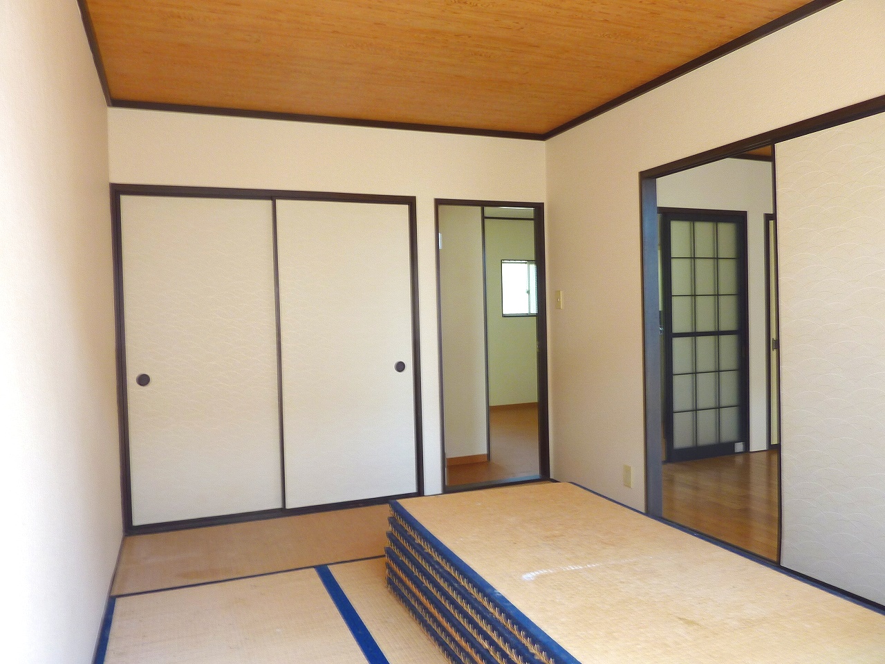 Other room space. I Japanese-style room is still calm