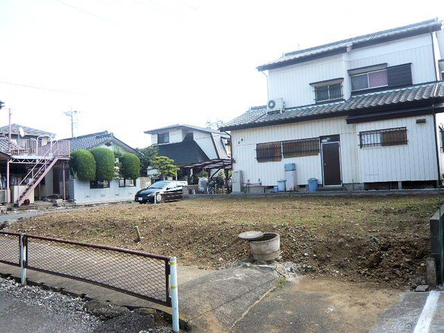 Local appearance photo. Sunny