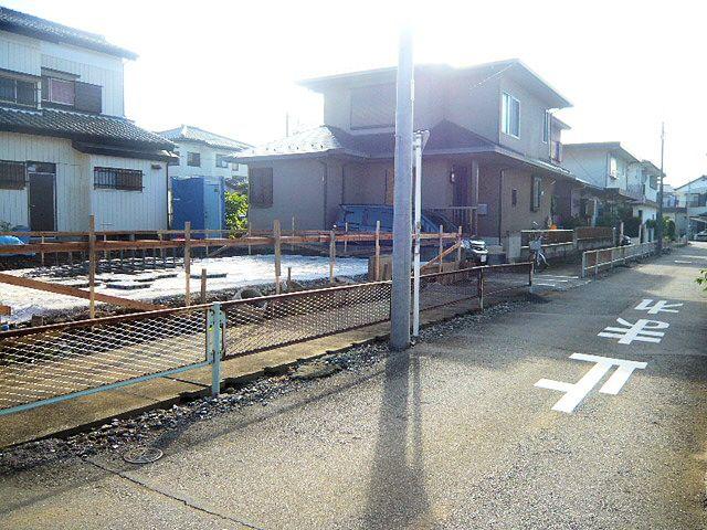 Local photos, including front road. 10 / 7 Shooting This quiet streets