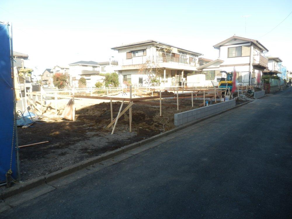 Local photos, including front road. Local (12 May 2013) Shooting