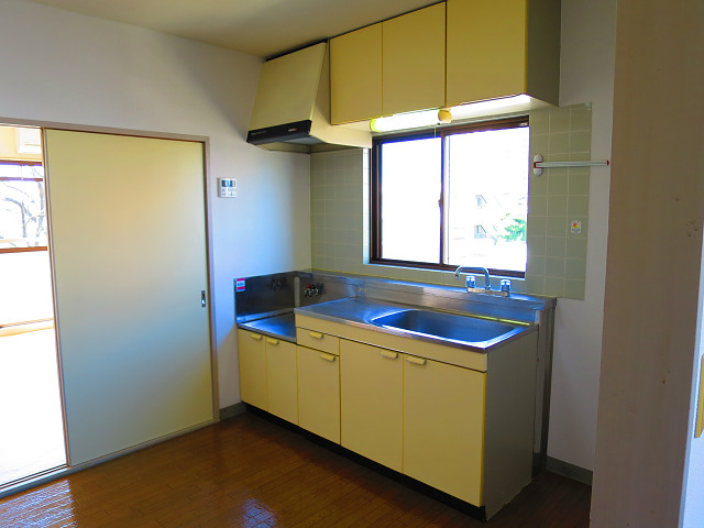 Kitchen. OK also use by connecting two rooms