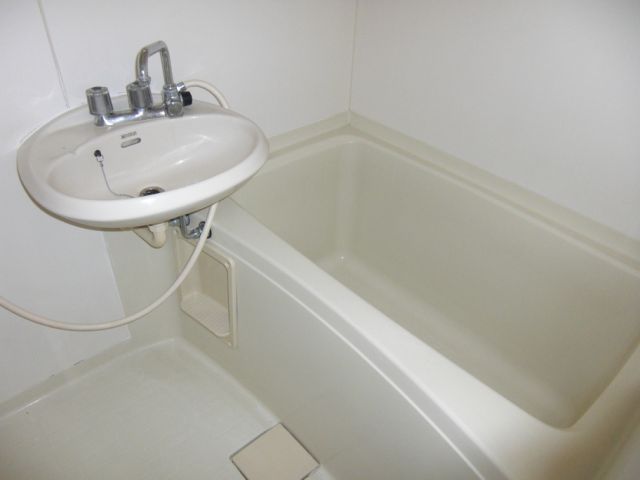 Bath. Bathing with cleanliness