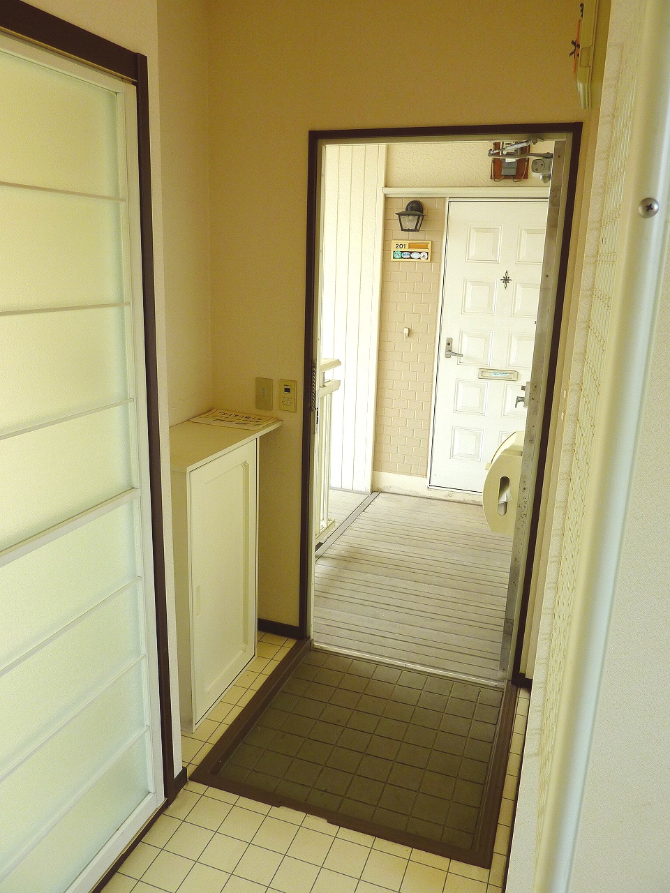 Entrance. It is the entrance with a shoebox