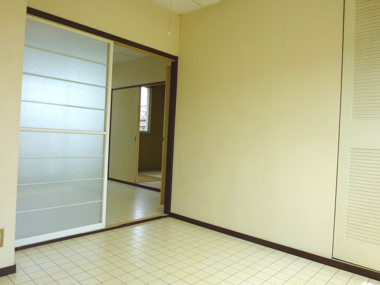 Living and room. Per day is a good Western-style