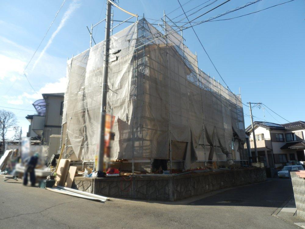 Local photos, including front road. Local (12 May 2013) Shooting