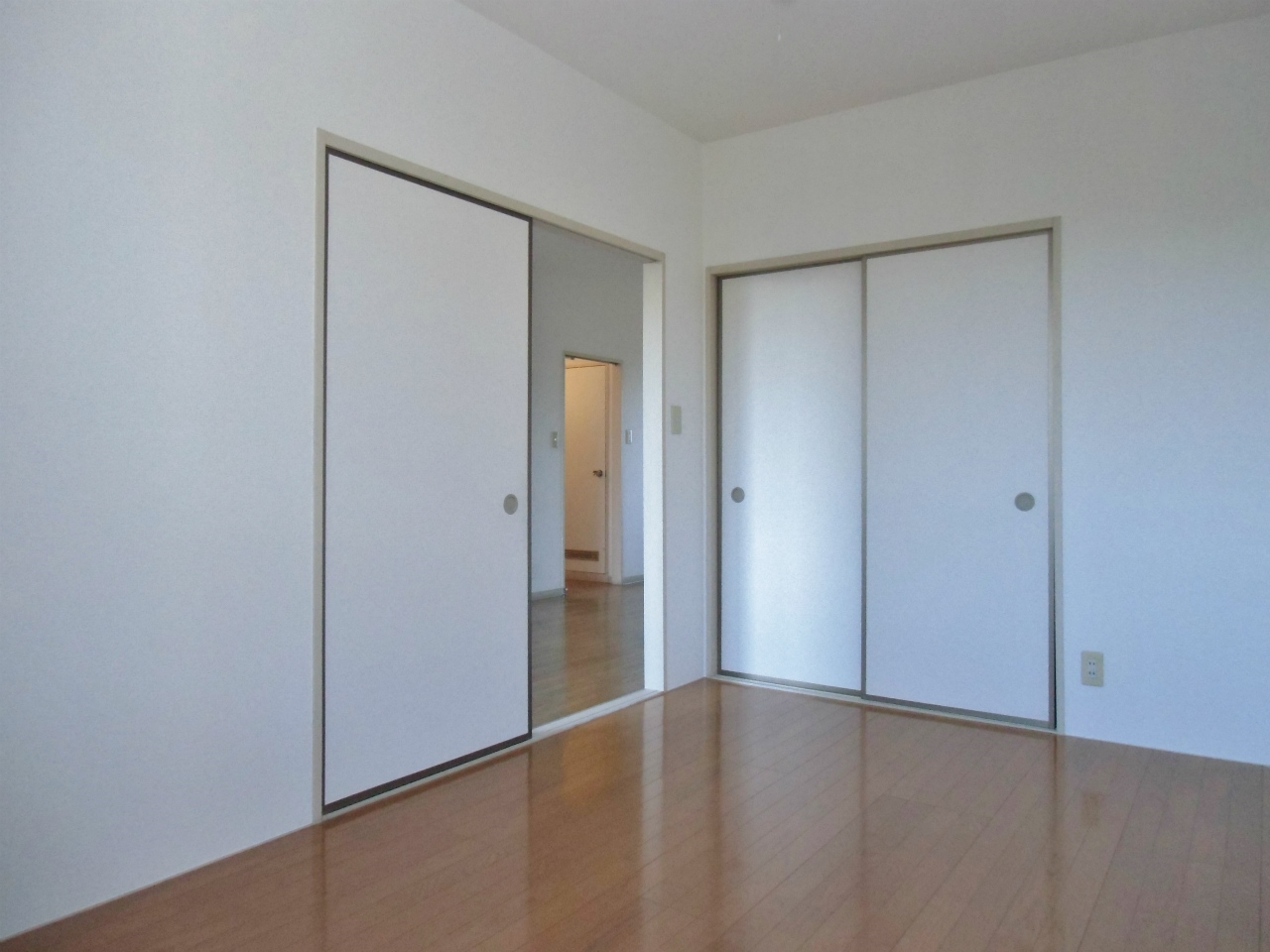 Other room space. It will be on the south side Western-style. Per day is a good Western-style