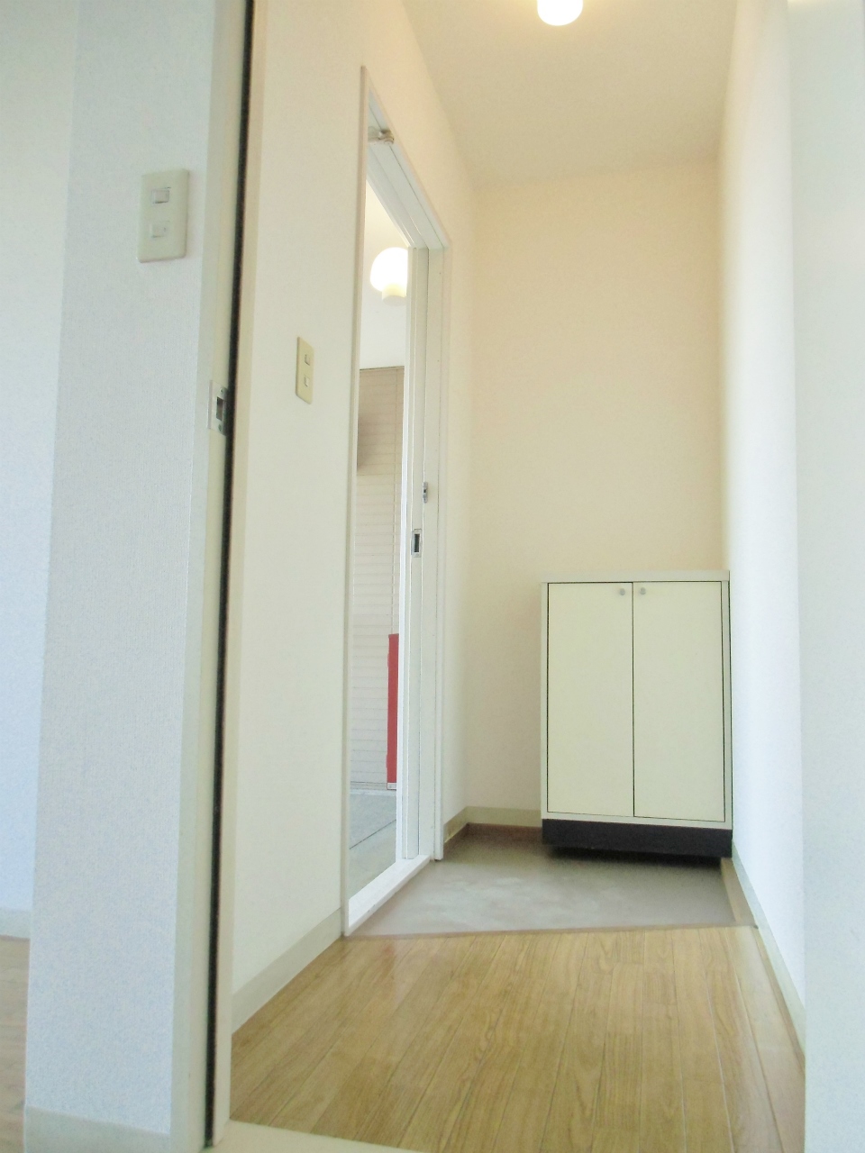 Entrance. It is the entrance with a shoebox