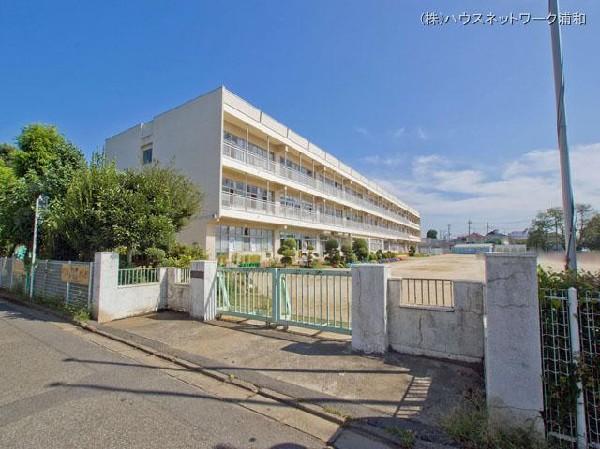 Primary school. Okegawa Municipal Okegawa Nishi Elementary School 600m to