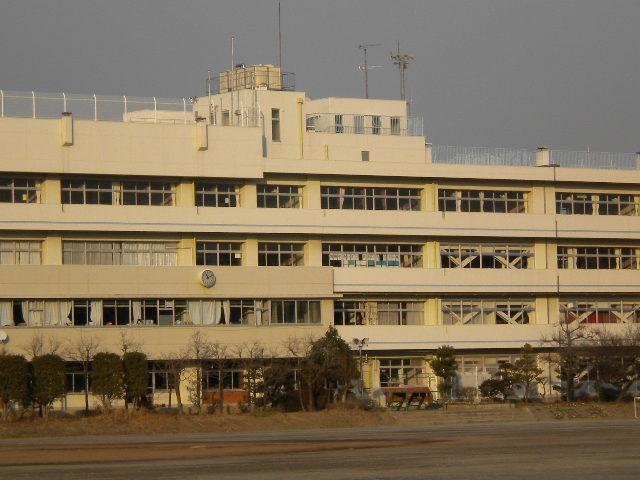 Junior high school. To Kano junior high school 1900m walk 24 minutes