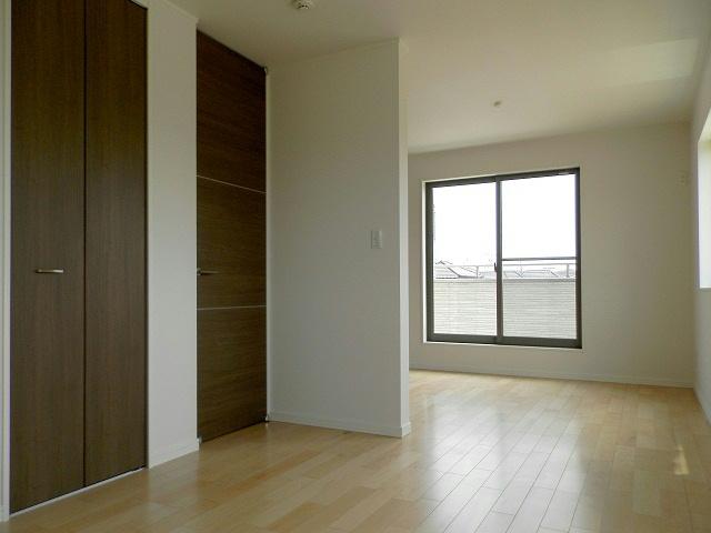 Non-living room. Second floor Western-style is possible partition in accordance with the change in lifestyle (10 Building). 
