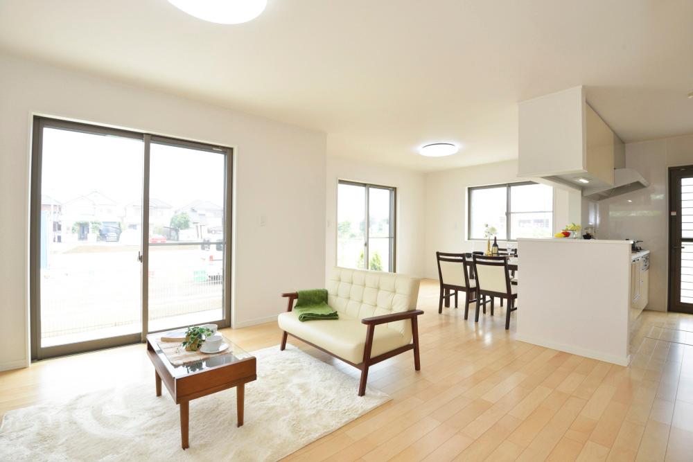 Living. Spacious 20 quires more! Space of your family reunion (10 Building). 